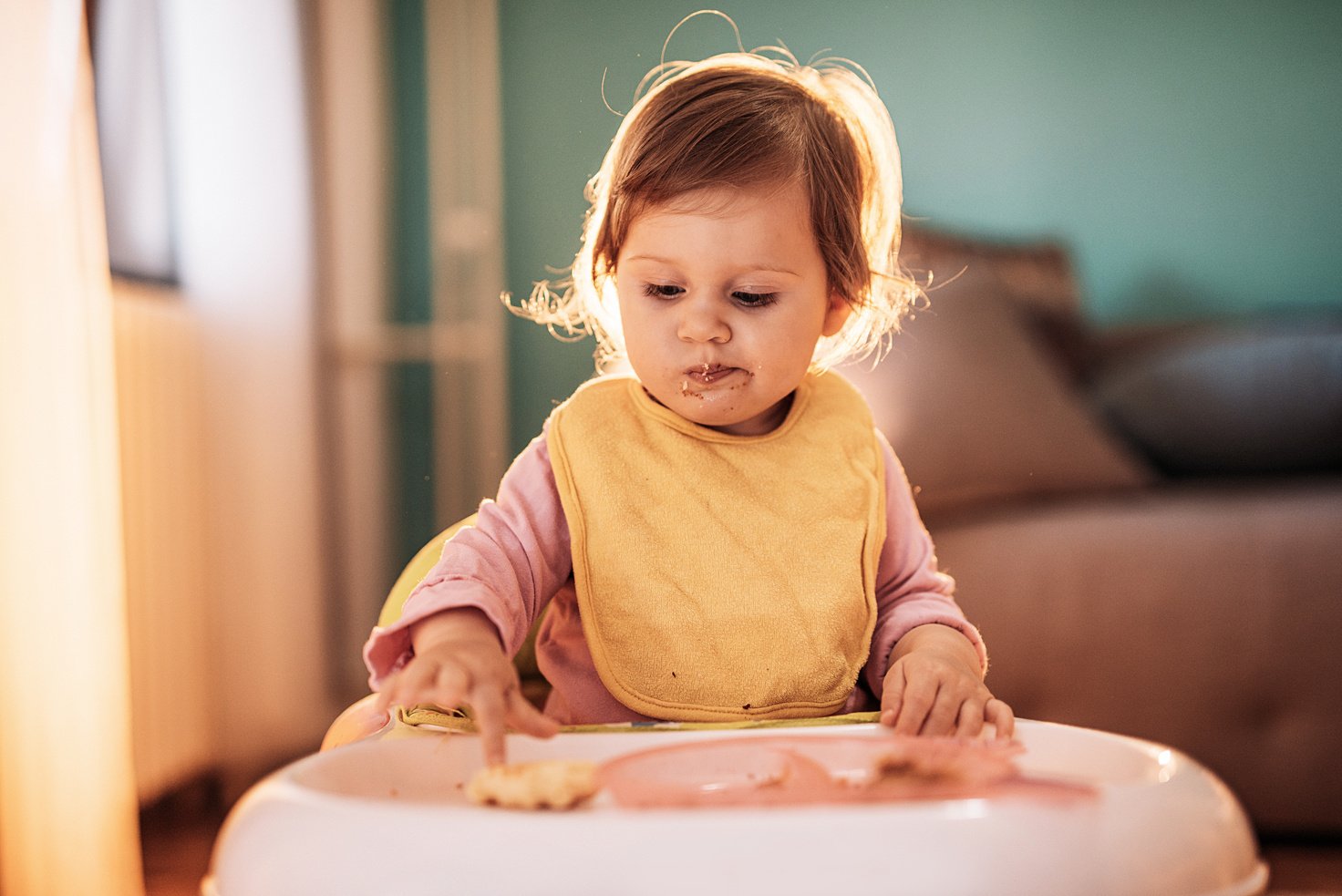 Toddler baby girl doesn't want to eat her food